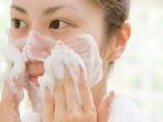 5 Rekomendasi Facial Wash dari Prancis hingga Jepang untuk Mencerahkan Kulit