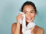 Cuci Muka Pagi Hanya Pakai Air Tanpa Sabun, Apakah Cukup?