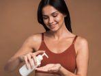 5 Tips Menggunakan Body Lotion agar Cepat Meresap dan Tidak Lengket di Kulit