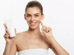 Moisturizer atau Sunscreen Dulu? Inilah 10 Urutan Memakai Skincare yang Benar