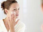 Review Azarine Oil Free Brightening Daily Moisturizer, Pelembap Kulit Wajah Berminyak dan Berjerawat