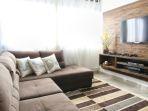 5 Bracket Kokoh, Tata TV di Ruangan Mungil Lebih Elegan
