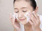 Rekomendasi 4 Facial Wash Terbaik untuk Kulit, Termasuk Emina