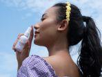 Cari Sunscreen Spray yang Praktis Dibawa Bepergian? Ini 5 Rekomendasinya