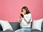 5 Tips Mengatasi Bau Apek pada Sofa, Bisa Dilakukan di Rumah Tanpa Jasa Pembersih