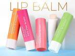 7 Rekomendasi Lip Balm Ini Ampuh Rawat Bibir Kering dan Mengelupas agar Kembali Lembap