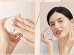 Review Y.O.U Noutri Wear+ Airy Fit Loose Powder, Bedak Tabur Ringan dengan Hasil Cantik Natural