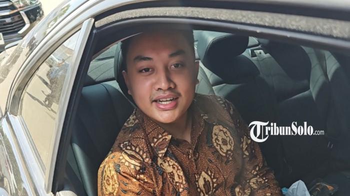 AJUKAN PERUBAHAN NAMA - Pakubuwono XIV Purboyo, saat ditemui beberapa waktu lalu. Pakubuwono XIV Purboyo ternyata mengajukan perubahan nama dari KGPH Purbaya menjadi SISKS Pakubuwono XIV di Pengadilan Negeri Solo. Namun, permohonan itu telah ditolak majelis hakim dalam sidang putusan yang berlangsung Kamis (11/12/2025).