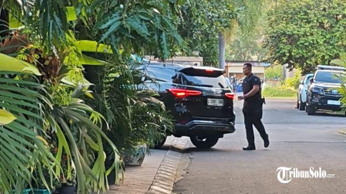 Ahli digital forensik Rismon Sianipar mendatangi rumah Presiden ke-7 Indonesia