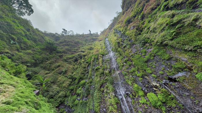 WISATA BOYOLALI - Air Terjun Semuncar di Lereng Gunung Merbabu, Boyolali, Jawa Tengah tepatnya di Dusun Sawah, Kelurahan Candisari, Kecataman Gladagsari, Kabupaten Boyolali, Jawa Tengah