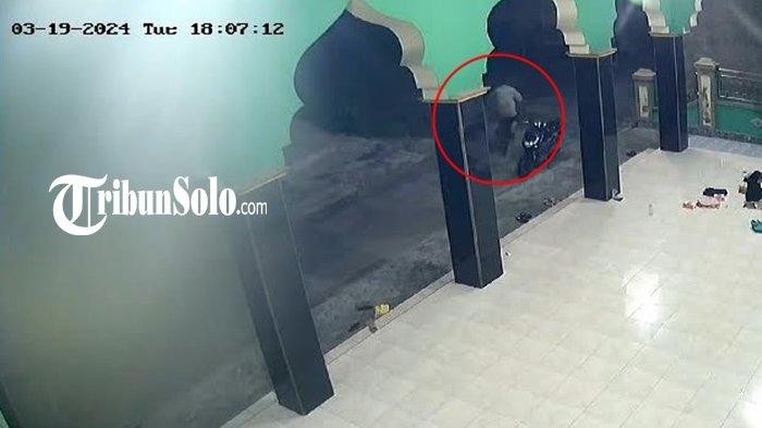 Bapak-bapak Maling Sepeda Milik Bocah SD di Masjid Al Iklas Sidoharjo Sragen, Wajah Pelaku Terlihat