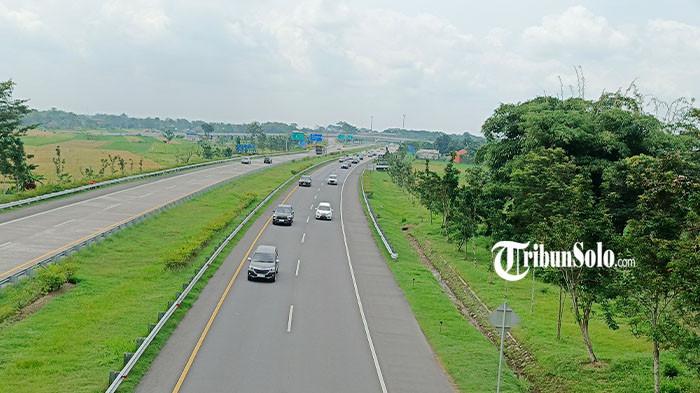 ARUS BALIK - Arus balik Lebaran 2026 di ruas Tol Semarang–Solo terpantau ramai lancar pada Rabu (25/3/2026). Arus balik Lebaran gelombang kedua diprediksi terjadi pada Jumat hingga Sabtu, 27–28 Maret 2026