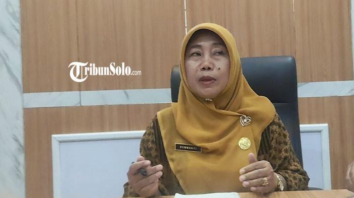 BERIKAN HAK PENDIDIKAN - Kepala Dinas Pendidikan dan Kebudayaan (Disdikbud) Sragen Purwanti saat ditemui di kantornya, Jum'at (10/4/2026). Pasca penetapan tersangka anak dalam kasus tewasnya siswa SMPN 2 Sumberlawang, Disdikbud Sragen memastikan pelaku tetap berstatus sebagai pelajar selama proses hukum berjalan.