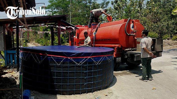 Krisis Air Krendowahono : BPBD Karanganyar Salurkan 10 Ribu Liter Air Buat 1.040 Warga Dusun Ngrawan