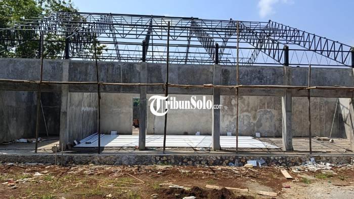 MANDEK. Bangunan KDMP Desa Wonodadi yang sempat mandek pengerjaannya karena diisukan kontraktor minggat. Dandim Wonogiri membantah ini dan sudah mengklarifikasi.