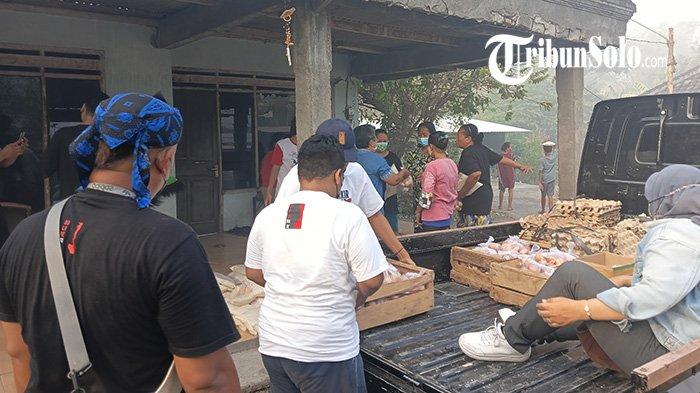 Kebakaran TPA Putri Cempo Solo : Warga Terdampak Terima Bantuan, Dari Air Mineral Sampai Nasi