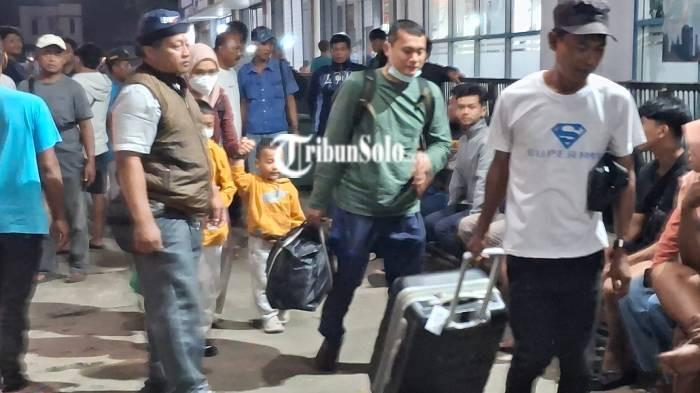 Barang bawaan kardus 32