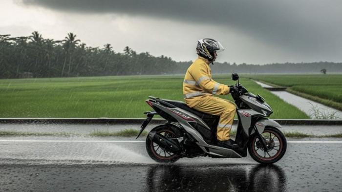 Waspada Berkendara Saat Hujan! Hujan Deras Bukan Sekadar Air, Picu Overload untuk Pengendara Motor