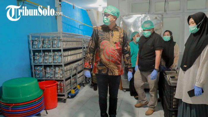SIDAK MBG - Bupati Klaten, Hamenang Wajar Ismoyo, melakukan inspeksi mendadak (sidak) ke sekolah dan SPPG pada Sabtu (11/4/2026). Dugaan keracunan makanan dari program makan bergizi gratis (MBG) terjadi di dua sekolah di Kabupaten Klaten