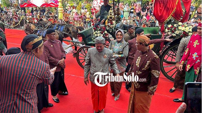 Upacara Hari Jadi ke-220 Klaten di Alun-alun Klaten, Bupati Sri Mulyani Hadir Gunakan Kereta Kencana