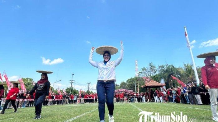 Bupati Sri Mulyani Ikut Lomba 17-an Bareng Pejabat Pemkab Klaten, Sempat Protes Minta Tanding Ulang!