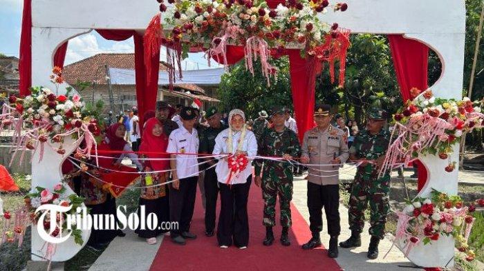 Bupati Klaten Sri Mulyani Resmikan Betonisasi Jalan Program KBMKB ke-XXV di Pundungsari Trucuk
