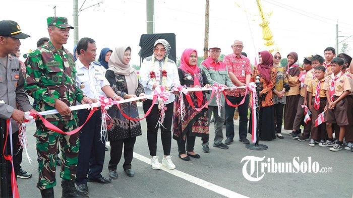 Bupati Klaten Sri Mulyani Resmikan Palang Pintu dan Pos Perlintasan Sebidang KA Desa Boto Wonosari