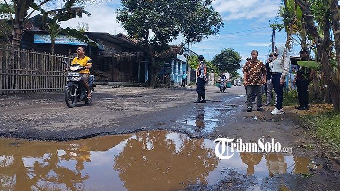 Sidak ke Jalan Bayat-Wedi Klaten yang Rusak, Sri Mulyani Anggarkan Rp14 ...