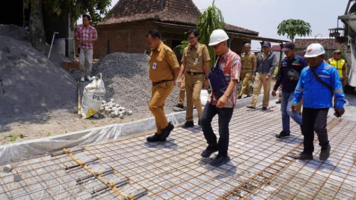 CEK PROGRES PERBAIKAN JALAN -  Bupati Sragen, Sigit Pamungkas sidak progres perbaikan sejumlah ruas jalan di Kabupaten Sragen, Selasa (7/10/2025).