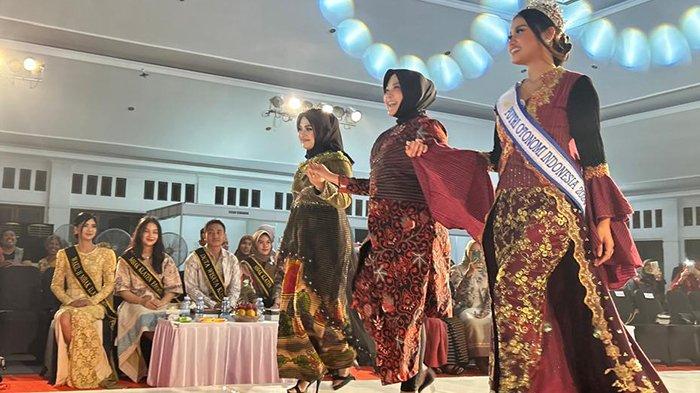 Momen Unik Pembukaan KFF di Klaten Jateng, Bupati Sri Mulyani Minta Pejabat Ikut Berjalan di Catwalk