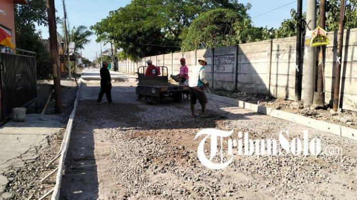 Masih Digarap, DPUPR Karanganyar Pastikan Jalan Gedongan-Tohudan Selesai Tepat Waktu