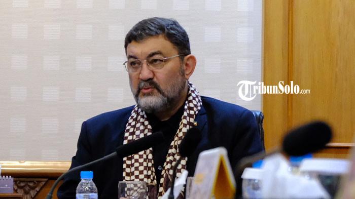 DUBES IRAN - Dubes Iran untuk Indonesia H.E. Mr. Mohammad Boroujerdi saat mengunjungi Wali Kota Solo Respati Ardi di kantornya, Rabu (1/4/2026). Usai bertemu Respati, Boroujerdi membeberkan salah satu perbincangannya, bahwa Respati mengutuk serangan dari AS dan Israel.