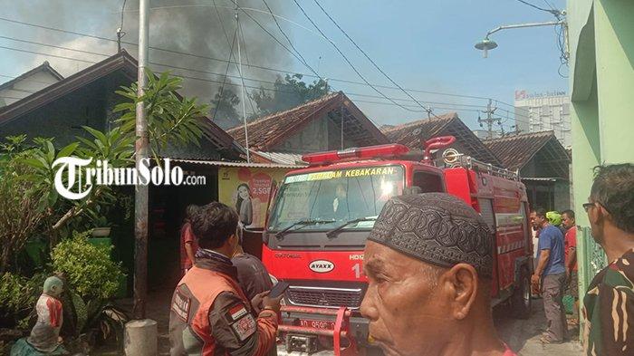 Ditinggal Melayat, 2 Rumah Warga Tak Jauh dari Stasiun Purwosari Hampir Ludes Terbakar