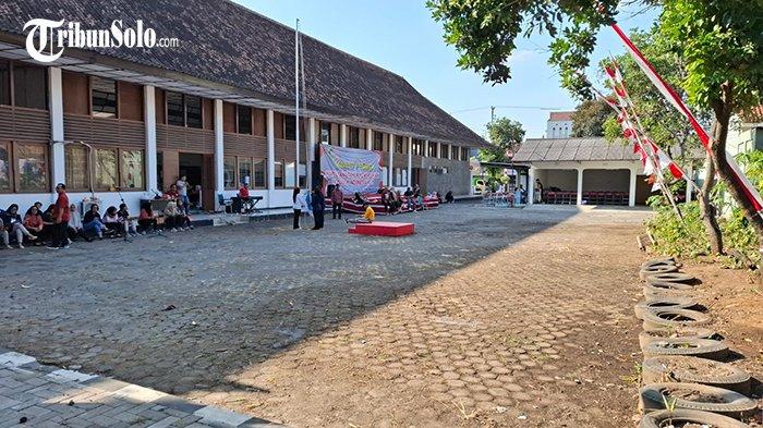 Hebat ! Peringati HUT ke-79 RI, Dinas Koperasi Karanganyar Jateng Santuni 79 Anak Yatim Alat Sekolah