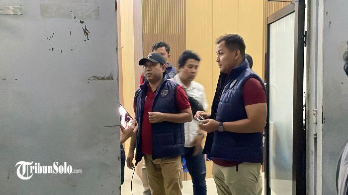 Direktorat Reserse Siber (Ditressiber) Polda Jawa Tengah melakukan penggeledahan