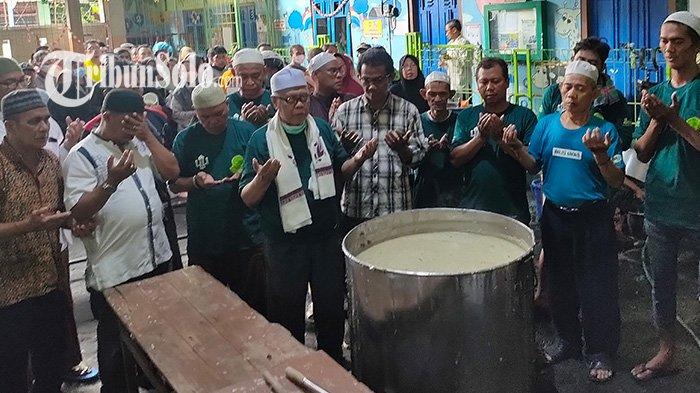 Hari Pertama Ramadan di Solo: Bubur Samin Khas Banjar Diserbu Warga untuk Berbuka, 1.300 Porsi Ludes