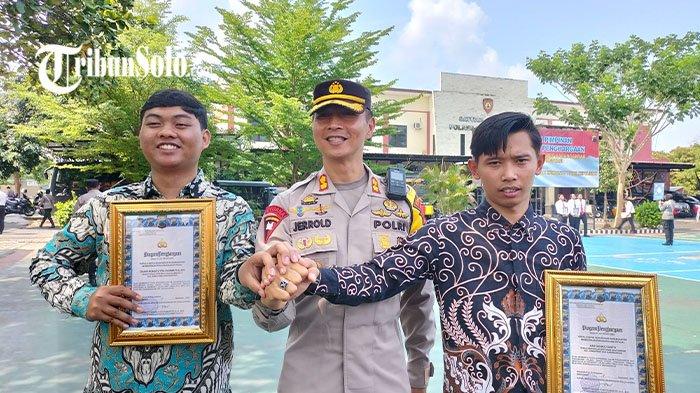 Gagalkan Aksi Perampokan, 2 Pegawai Toko Retail di Karanganyar Diberi Penghargaan & Naik Jabatan