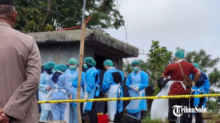 JANGGAL - Ekshumasi makam santri salah satu ponpes di Kecamatan Bulukerto, Wonogiri, DRP (9) yang meninggal dunia dengan kondisi janggal, Selasa (17/2/2026). Pihak kepolisian menerima informasi dari warga mengenai kejanggalan kematian DRP