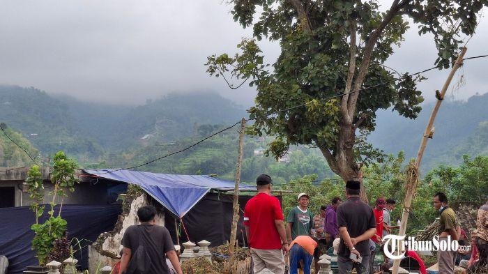 Ekshumasi makam santri salah satu ponpes di Kecamatan Bulukerto