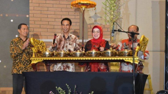 Momen Bupati Etik Hadiri Rakornas Inovasi Pendapatan Daerah, Sebut Momentum Emas Jaringan Kerja!