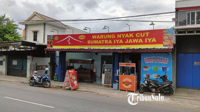 ILUSTRASI. Warung makan Nyak Cut di Jl. Popda No.25a, Nusukan, Kecamatan Banjarsari, Solo, saat ditemui TribunSolo.com, Senin (8/12/2025). Momen lebaran di Sukoharjo, warung makan diminta tak melayani secara terbuka di siang hari. 
