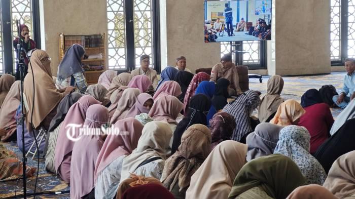 CARI JODOH. Suasana hari pertama Golek Garwo #3 di Masjid Raya Sheikh Zayed Solo, Sabtu (28/2/2026). Penyelenggara berpesan agar peserta berani untuk ditolak.