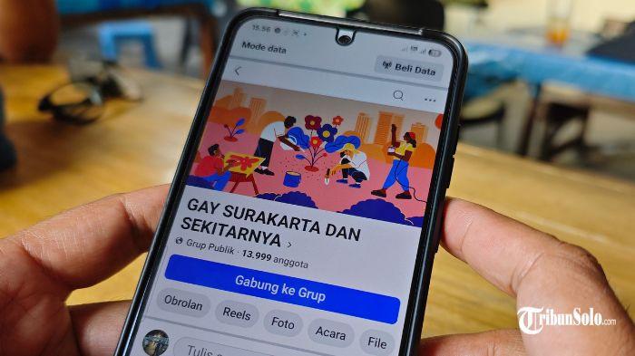 GRUP GAY - Grup Facebook “Gay Surakarta dan Sekitarnya”, difoto Senin (22/9/2025). Komisioner Komisi Penanggulangan Aids (KPA) Solo Tommy Pranoto mengingatkan Lelaki Seks Lelaki (LSL) termasuk beresiko tinggi menularkan HIV/AIDS.