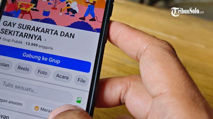 GRUP GAY - Grup Facebook “Gay Surakarta dan Sekitarnya”, difoto Senin (22/9/2025). Grup yang sempat menjadi perbincangan publik karena jumlah anggotanya mencapai lebih dari 13 ribu akun, mendadak hilang pada Selasa (23/9/2025).