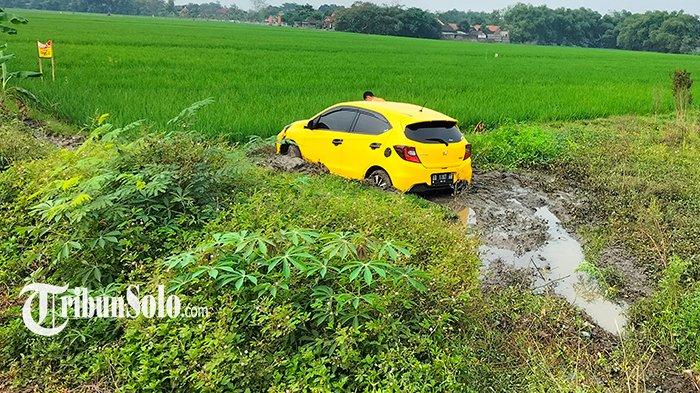 Sosok Pengemudi Brio yang Nyungsep ke Sawah Ring Road Sragen : Wanita Muda, Rencana ke Sarangan