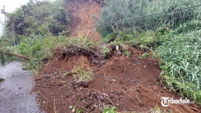 Hujan deras disertai angin kencang kembali memicu longsor