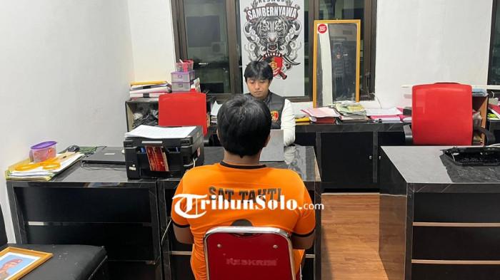 Ia ditangkap polisi setelah menggelapkan uang milik bosnya.