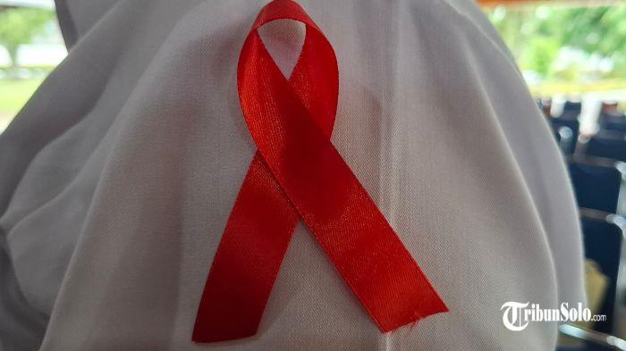 KASUS HIV/AIDS SRAGEN - Ilustrasi pita merah simbol HIV/AIDS. Komisi Penanggulangan Aids (KPA) Kabupaten Sragen mencatat ada 2.343 kasus HIV/AIDS yang ada di Kabupaten Sragen sejak tahun 2000.