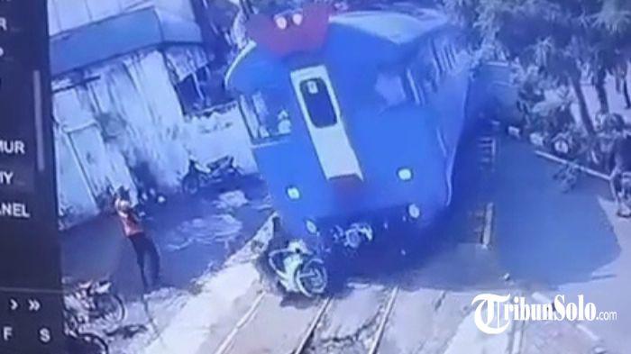 Insiden kecelakaan lalu lintas antara KA Batara Kresna dengan sepeda motor