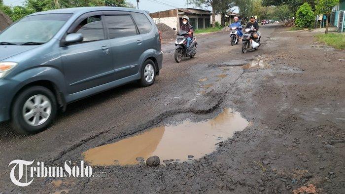 Bupati Sragen Sebut Jalan Rusak Bisa Diperbaiki Setelah Musim Hujan, Pengamat UNS : Sudah Tepat